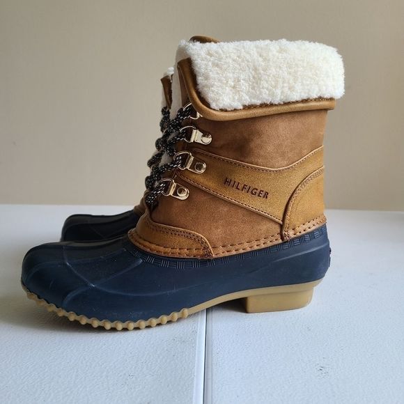 Tommy Hilfiger winter boots sz 5 [B7] - Picture 3 of 9